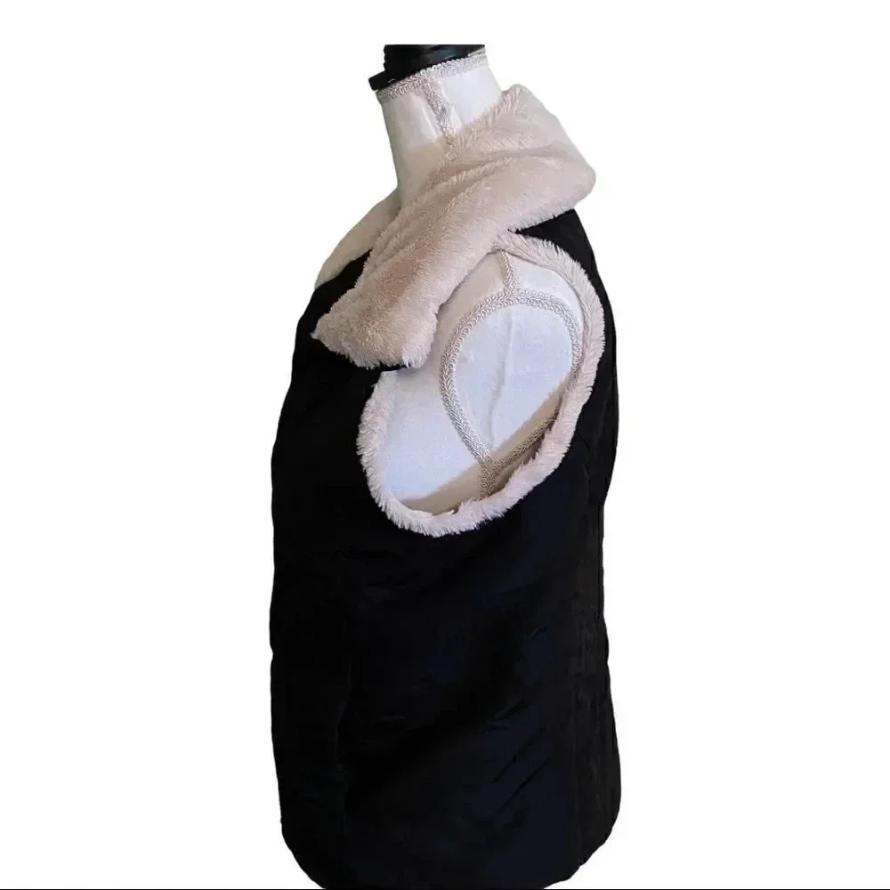 Cute black vest by Contact, size M with ivory fleece trim and front pockets - Picture 3 of 8